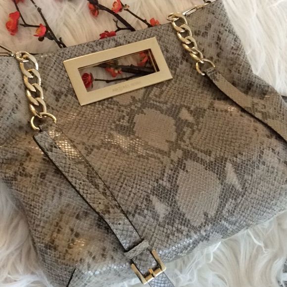 Nice💞MICHAEL KORS 💞reptile skin purse - Picture 2 of 8